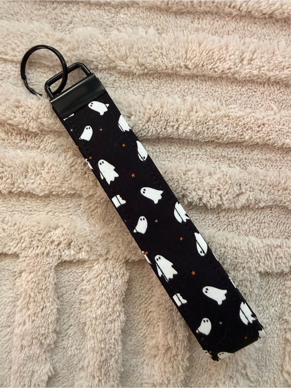 Ghost Print Glow in the Dark Key Wrist Strap - Cute Halloween Accessory